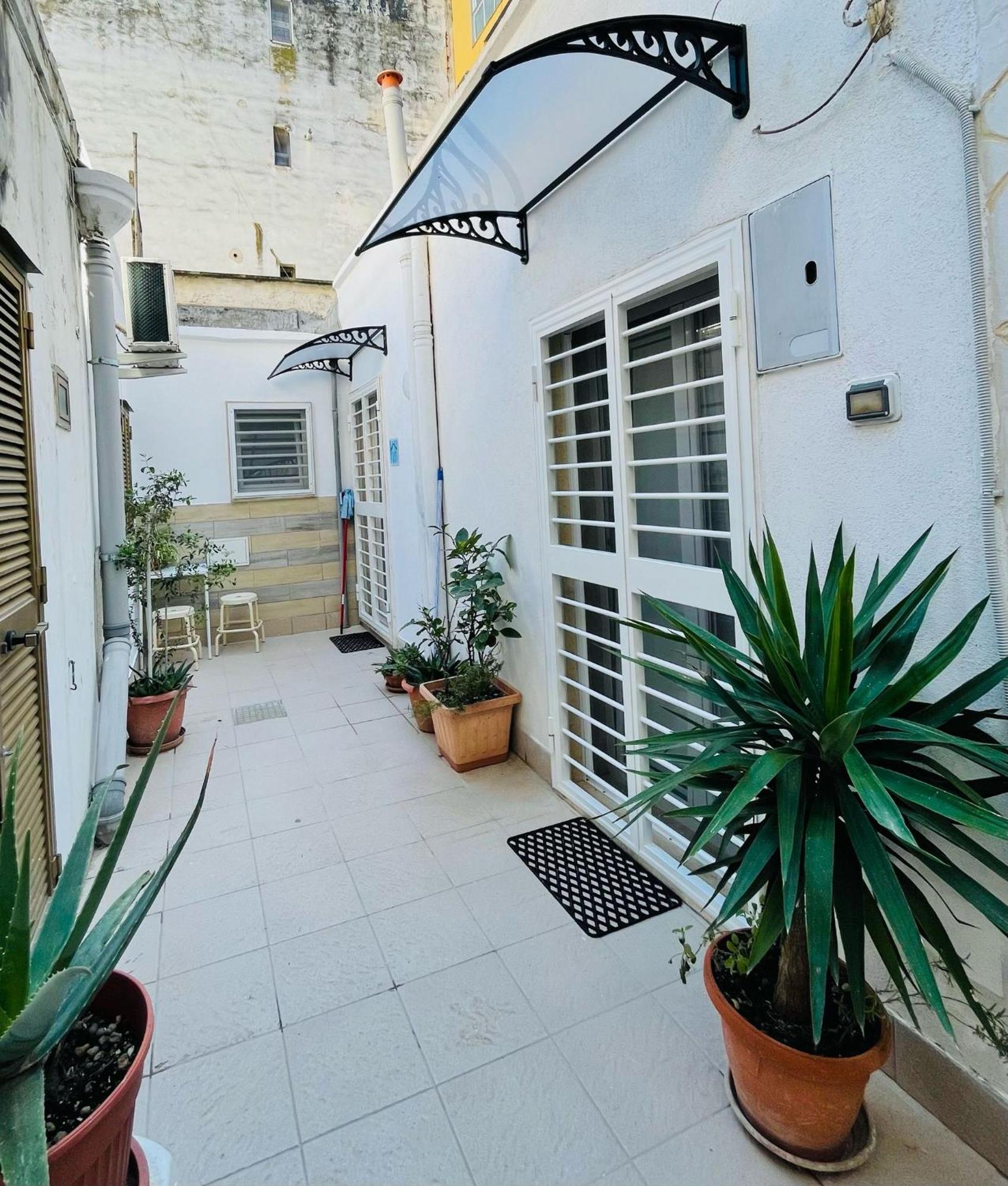 La Cattaro Villa Bari Exteriör bild